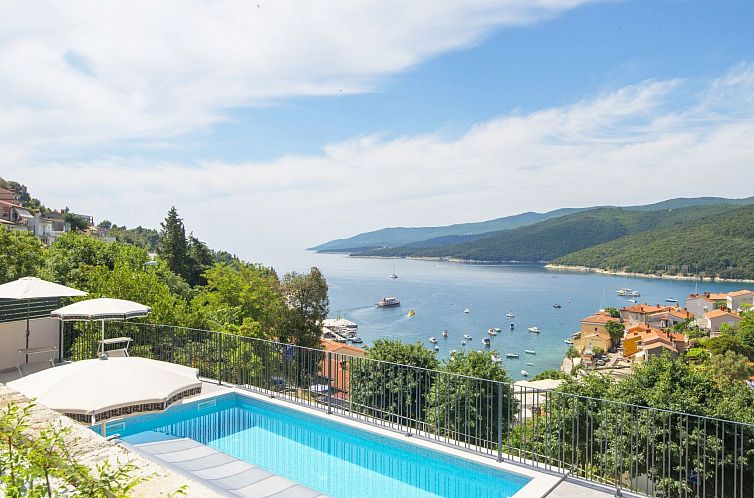 Vakantiehuis 'Persic' mit privatem Pool