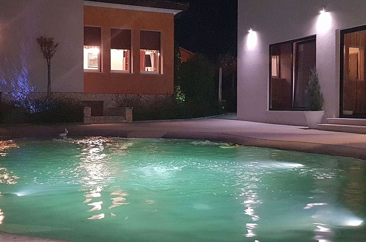 Vakantiehuis Schöne Villa mit Garten und Biodesign-Pool