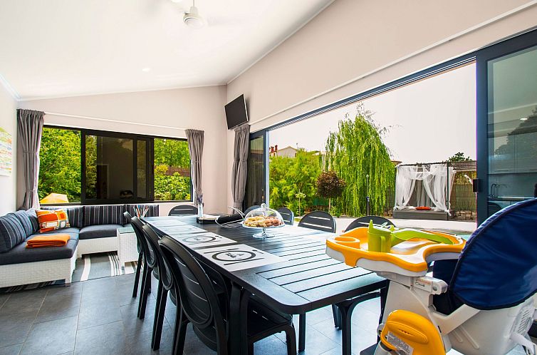 Vakantiehuis Schöne Villa mit Garten und Biodesign-Pool