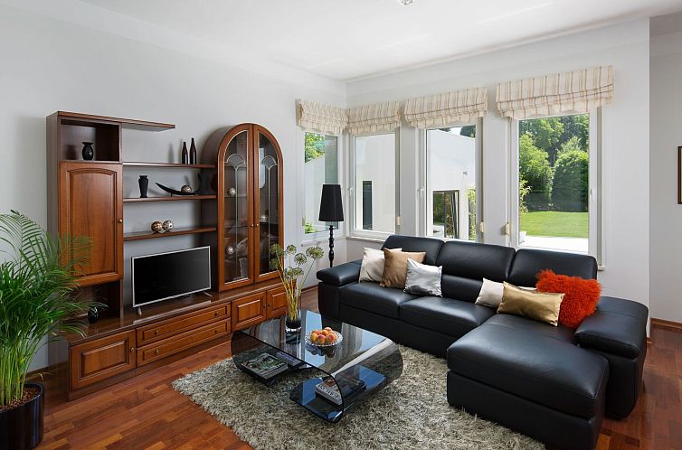 Vakantiehuis Schöne Villa mit Garten und Biodesign-Pool