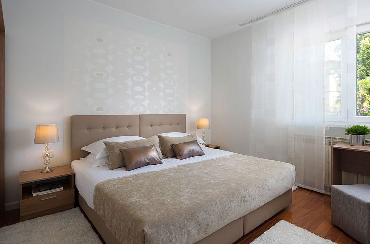 Vakantiehuis Schöne Villa mit Garten und Biodesign-Pool