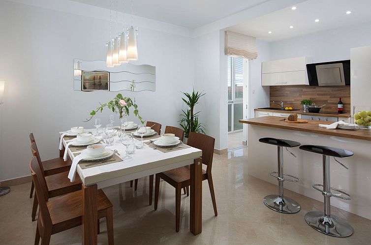 Vakantiehuis Schöne Villa mit Garten und Biodesign-Pool