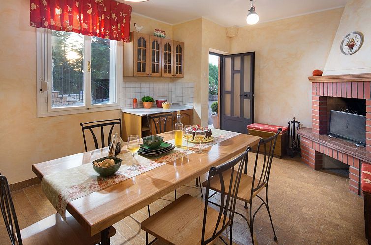 Vakantiehuis Schöne Villa mit Garten und Biodesign-Pool