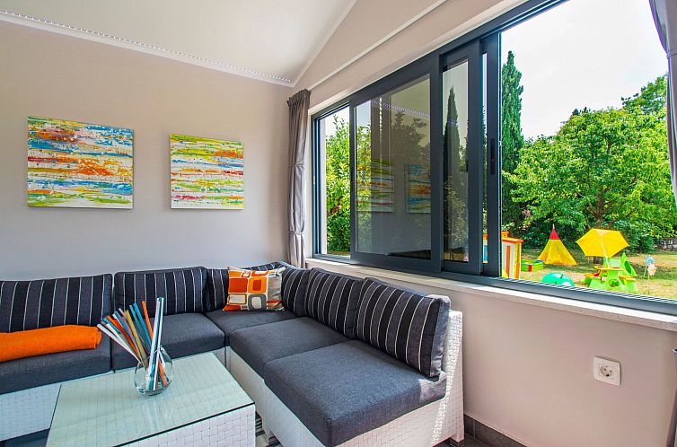 Vakantiehuis Schöne Villa mit Garten und Biodesign-Pool