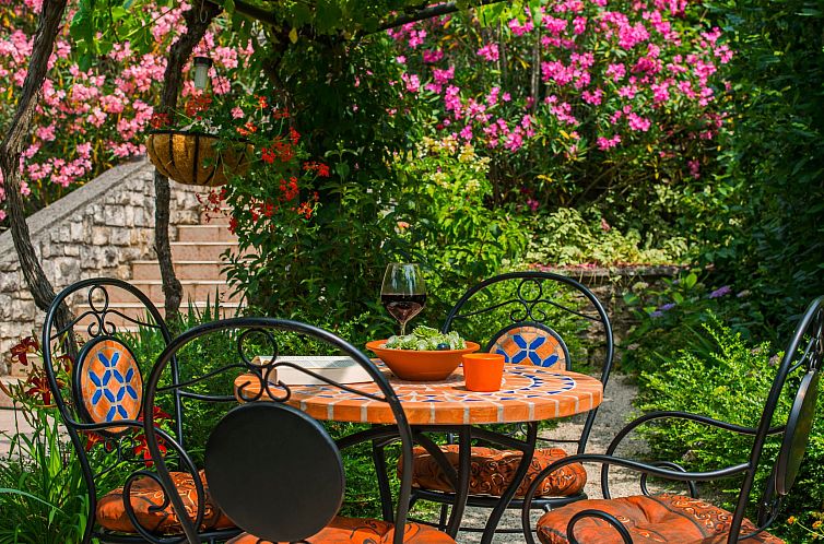 Vakantiehuis Schöne Villa mit Garten und Biodesign-Pool