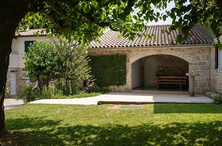 Vakantiehuis Gemütliches Ferienhaus in Ružići mit Offenem