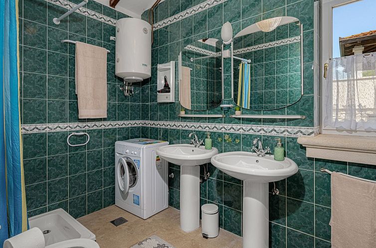 Vakantiehuis Gemütliches Ferienhaus in Ružići mit Offenem