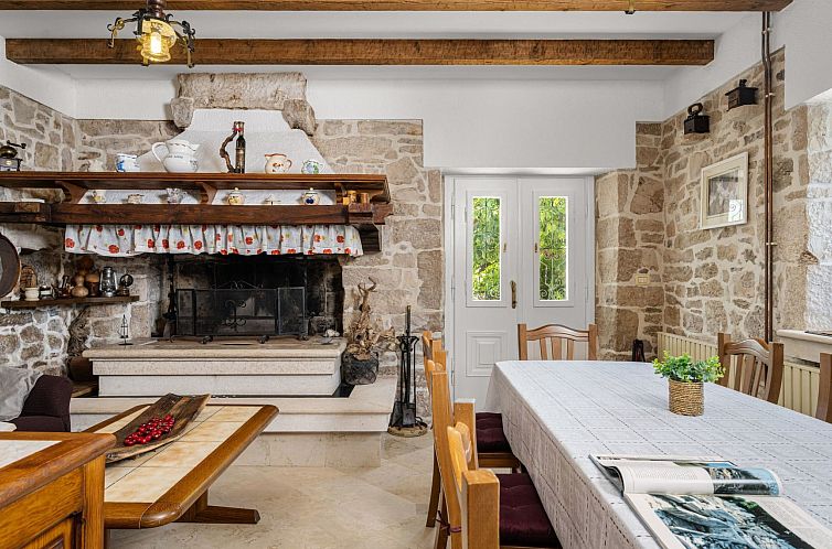 Vakantiehuis Gemütliches Ferienhaus in Ružići mit Offenem