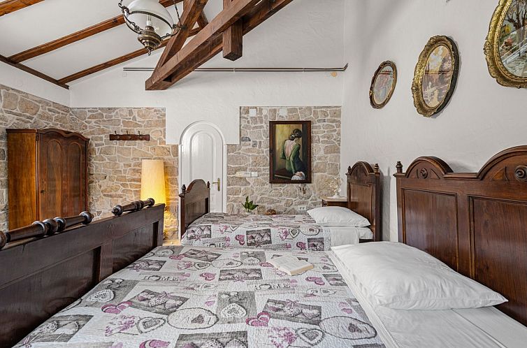 Vakantiehuis Gemütliches Ferienhaus in Ružići mit Offenem