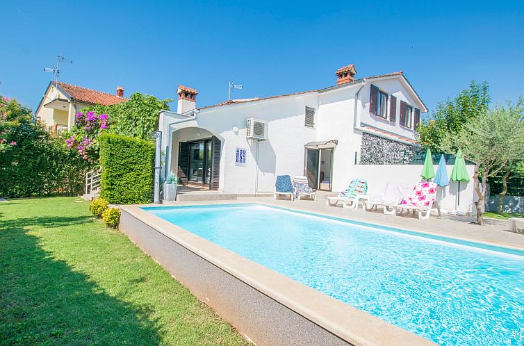 Vakantiehuis mit Pool, großer Garten