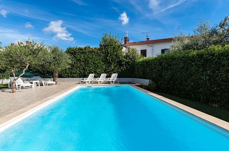 Vakantiehuis mit Pool, großer Garten