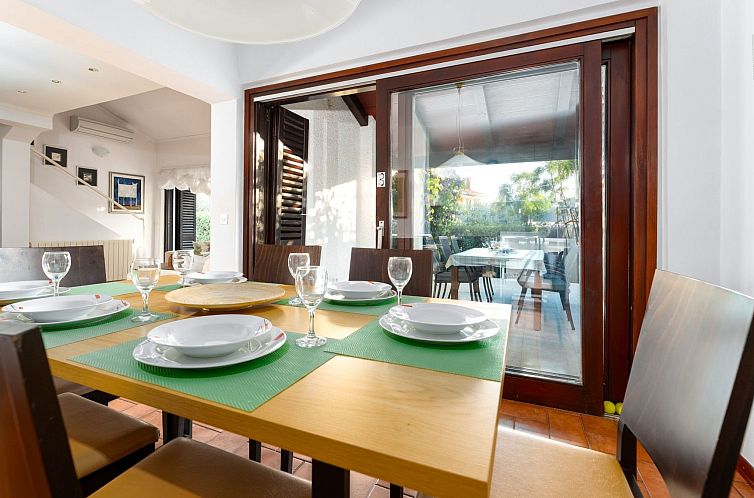 Vakantiehuis mit Pool, großer Garten