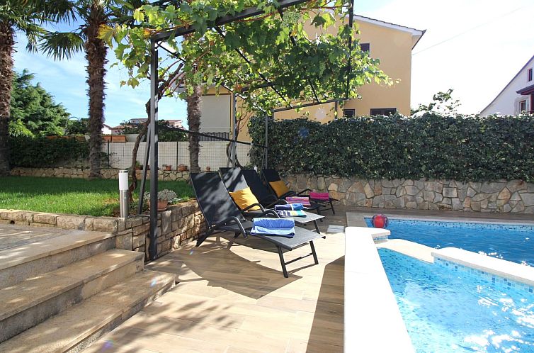 Appartement Lili mit Pool, Grill und Parkplatz