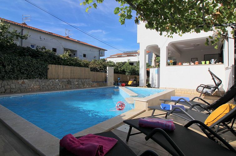 Appartement Lili mit Pool, Grill und Parkplatz