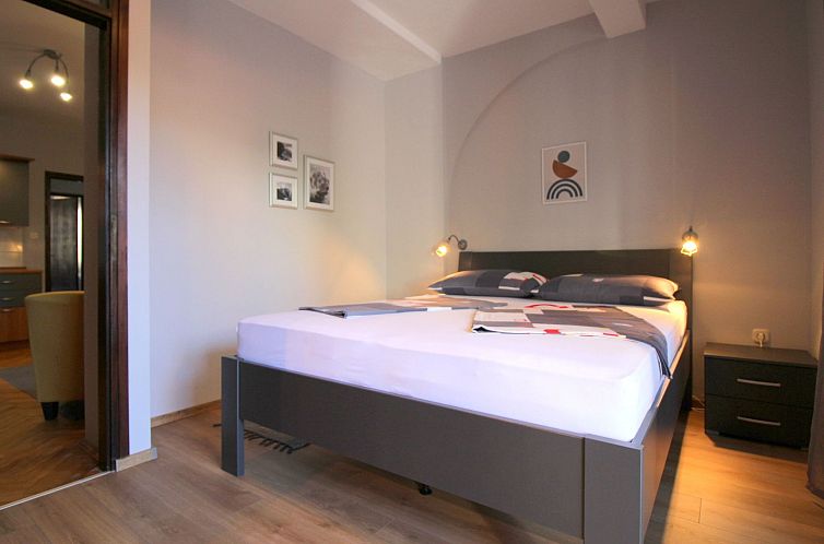 Appartement Lili mit Pool, Grill und Parkplatz