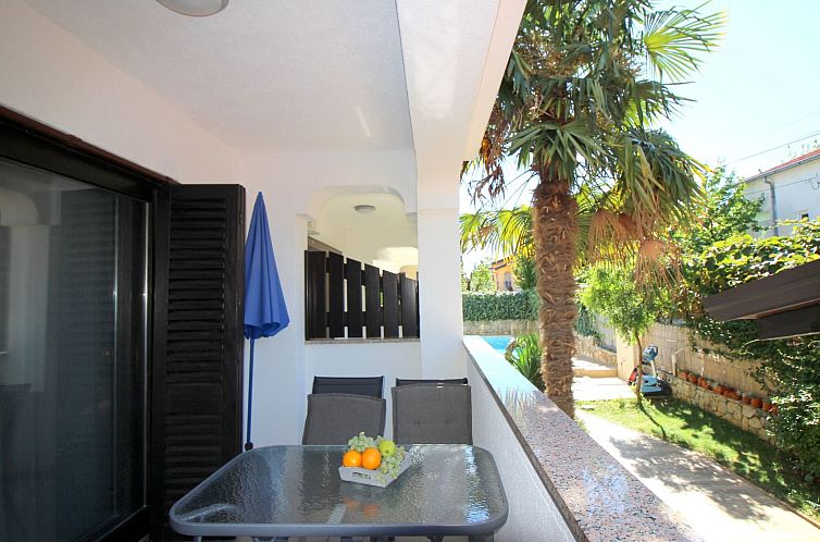 Appartement Lili mit Pool, Grill und Parkplatz