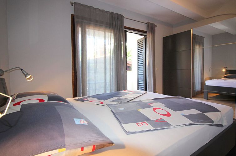 Appartement Lili mit Pool, Grill und Parkplatz