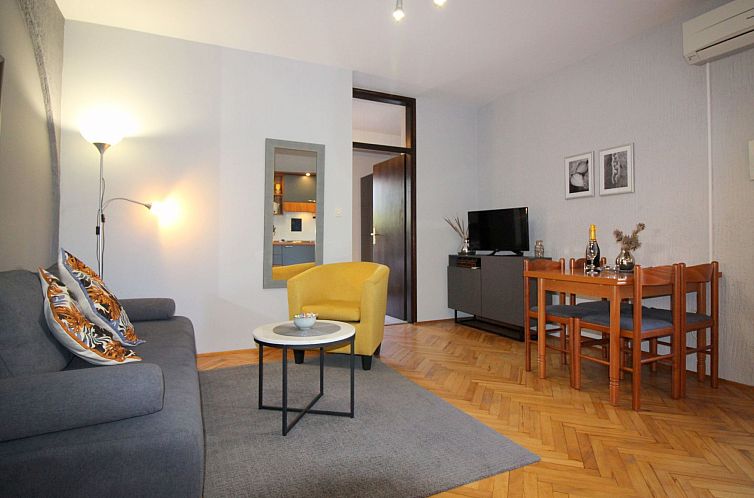 Appartement Lili mit Pool, Grill und Parkplatz