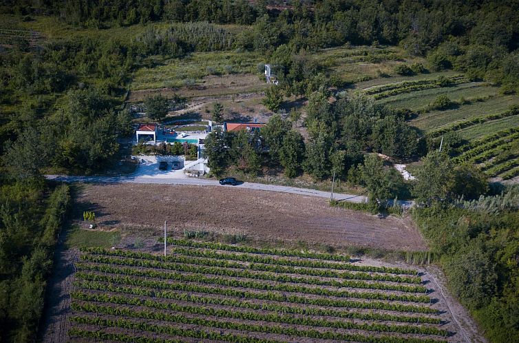 Vakantiehuis in Brkač mit Kleiner Terrasse
