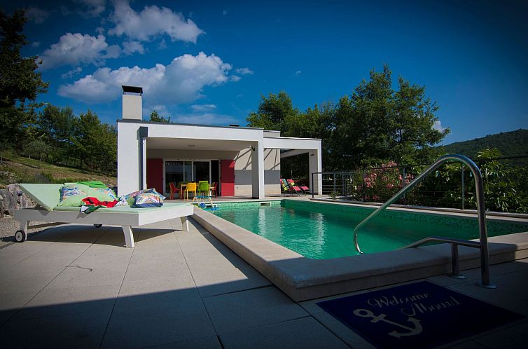 Vakantiehuis in Brkač mit Kleiner Terrasse