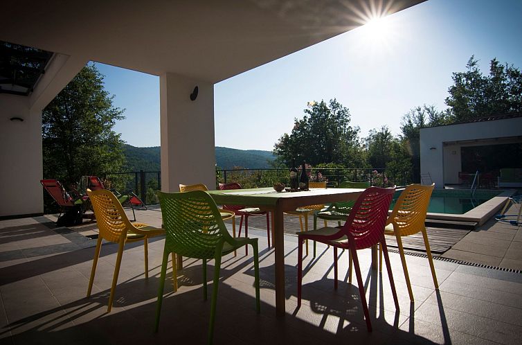 Vakantiehuis in Brkač mit Kleiner Terrasse