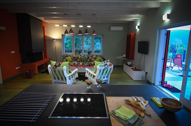 Vakantiehuis in Brkač mit Kleiner Terrasse