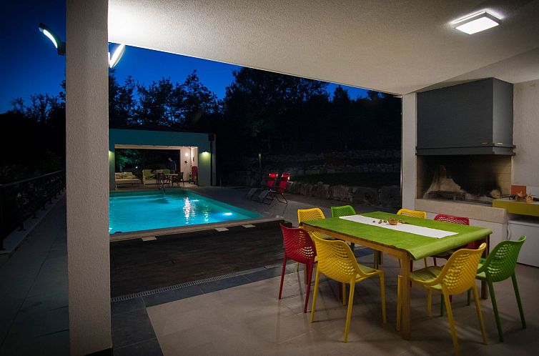 Vakantiehuis in Brkač mit Kleiner Terrasse