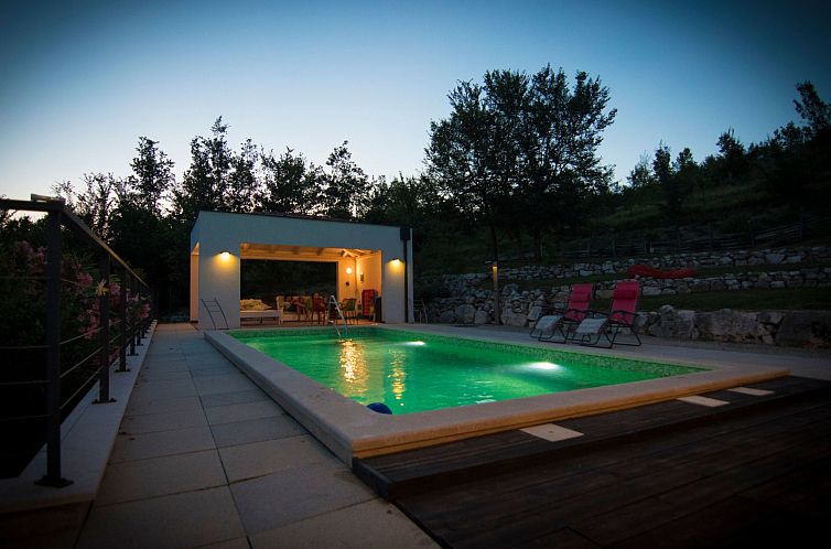 Vakantiehuis in Brkač mit Kleiner Terrasse