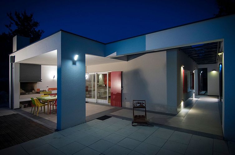 Vakantiehuis in Brkač mit Kleiner Terrasse