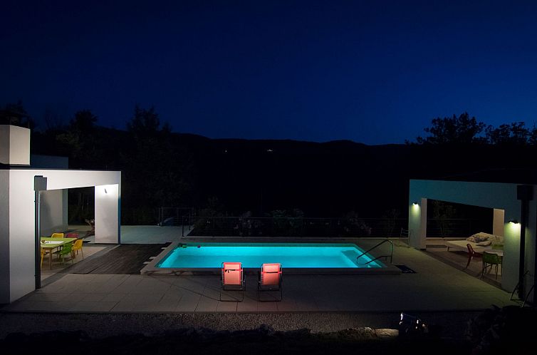 Vakantiehuis in Brkač mit Kleiner Terrasse