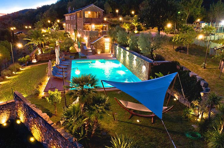 Vakantiehuis Tolle Villa Sancta Maria Motovun mit Pool
