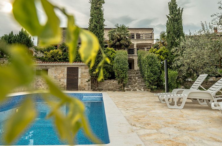 Unterkunft 1018818 - Ferienhaus Istrien - Vakantiehuis Wunderschön eingerichtete Villa mit Pool und G