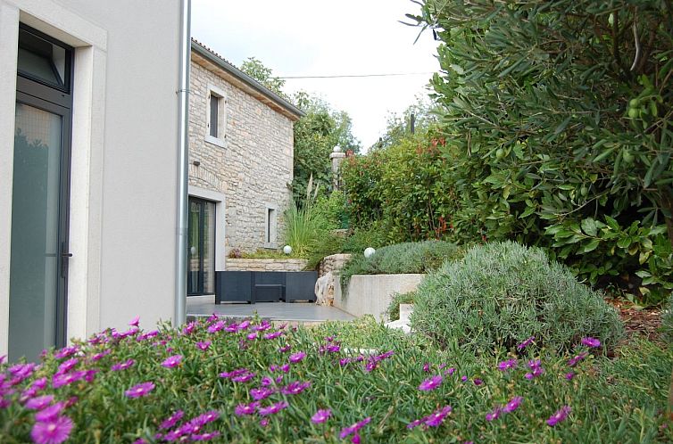 Vrijstaande woning in Baderna