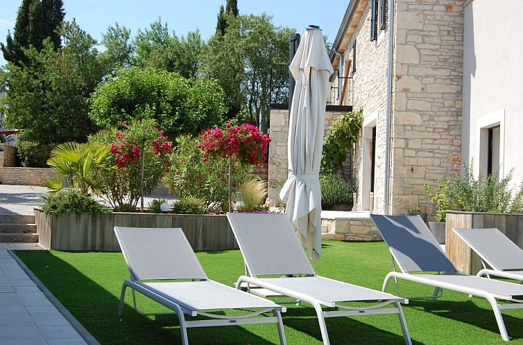 Vrijstaande woning in Baderna