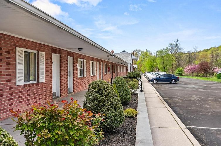 Ardsley Acres Hotel Court