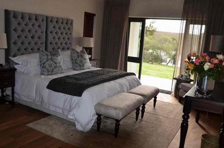 Under Oaks Guest House