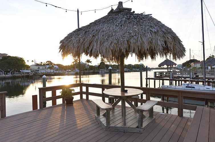 Bay Palms Waterfront Resort - Hotel and Marina