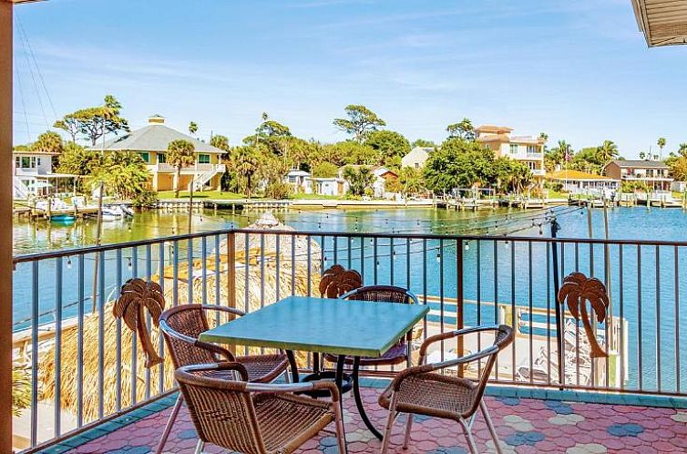 Bay Palms Waterfront Resort - Hotel and Marina