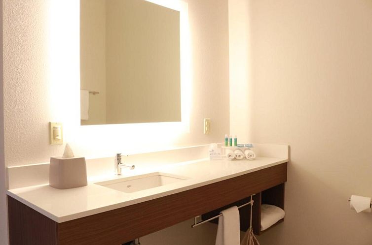 Holiday Inn Express Seattle - Sea-Tac Airport, an IHG Hotel