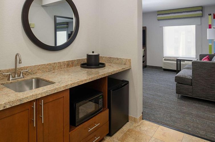 Hampton Inn and Suites Seattle - Airport / 28th Avenue