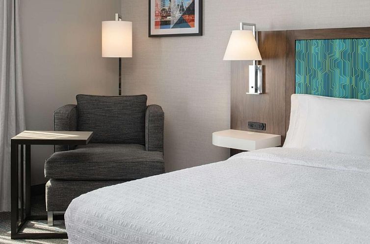 Hampton Inn and Suites Seattle - Airport / 28th Avenue