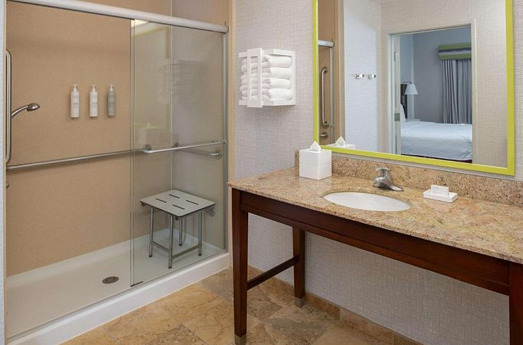 Hampton Inn and Suites Seattle - Airport / 28th Avenue
