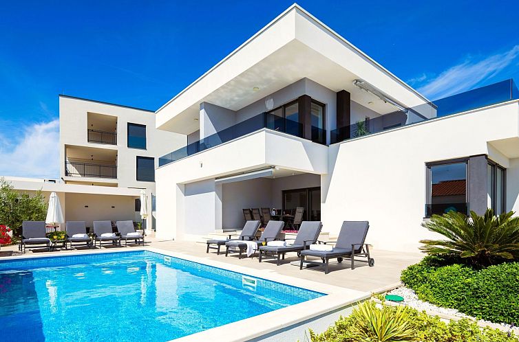 Vakantiehuis Luxuriöse Villa Dolce Vita direkt am Meer mit 