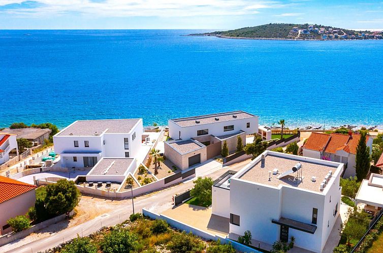 Vakantiehuis Luxuriöse Villa Dolce Vita direkt am Meer mit 