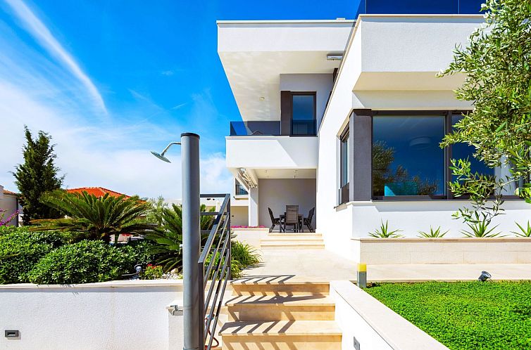 Vakantiehuis Luxuriöse Villa Dolce Vita direkt am Meer mit 