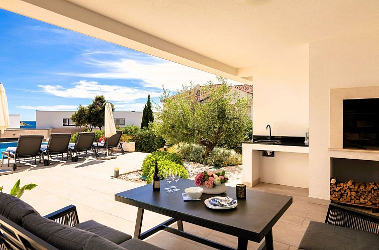 Vakantiehuis Luxuriöse Villa Dolce Vita direkt am Meer mit 