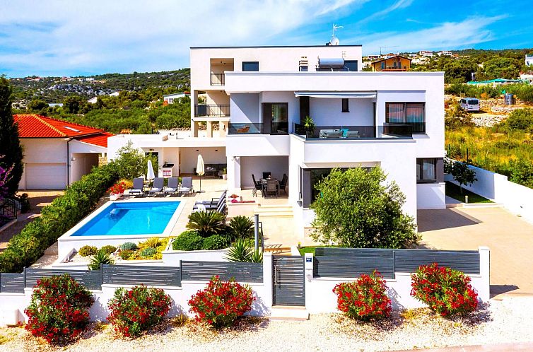 Vakantiehuis Luxuriöse Villa Dolce Vita direkt am Meer mit 