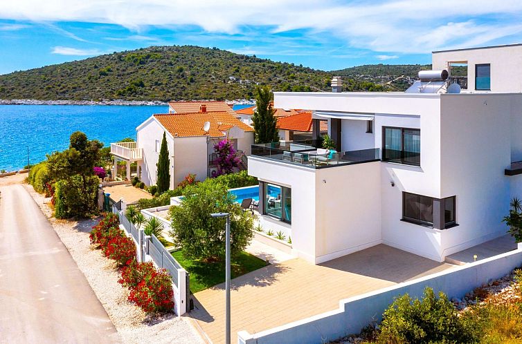 Vakantiehuis Luxuriöse Villa Dolce Vita direkt am Meer mit 