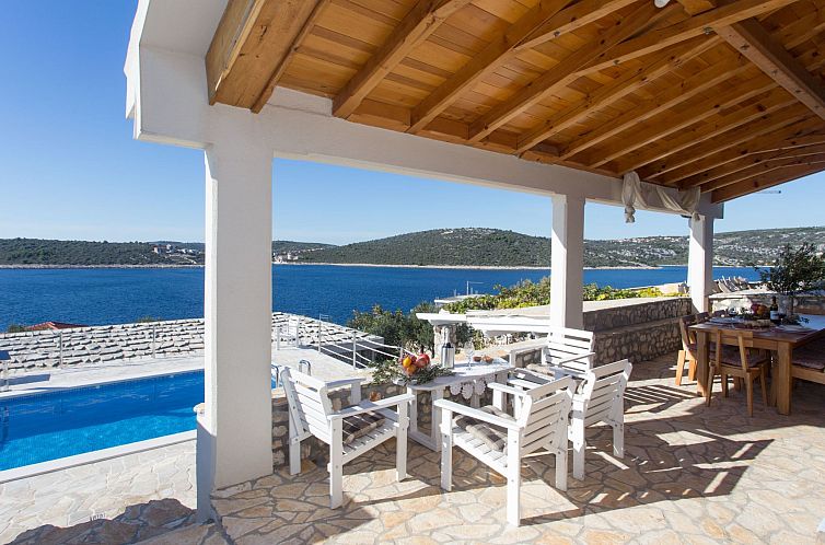 Vakantiehuis in Sevid mit Gemeinsamer Terrasse und Meerblick