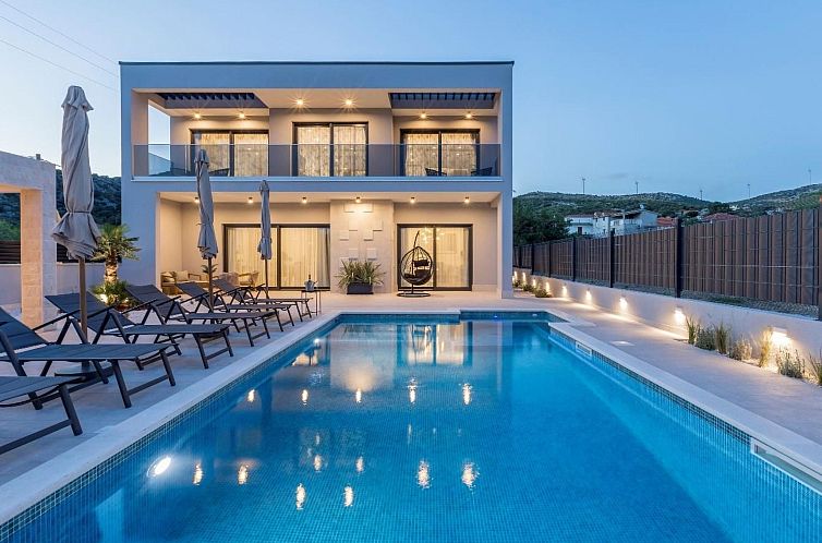 Vakantiehuis Villa Diana, modern gestaltet, in Dograde